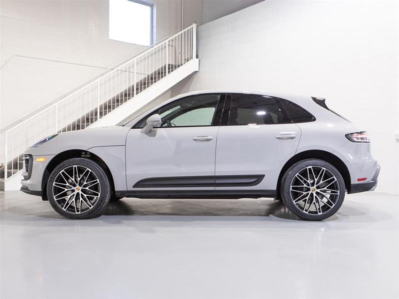 2026 Porsche Macan AWD Photo