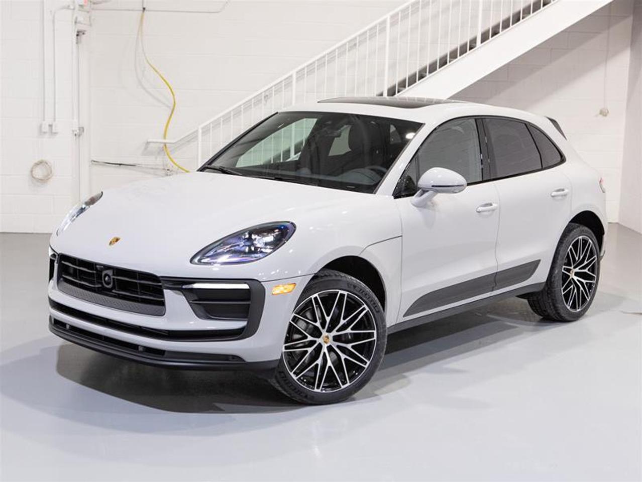 2026 Porsche Macan AWD Photo