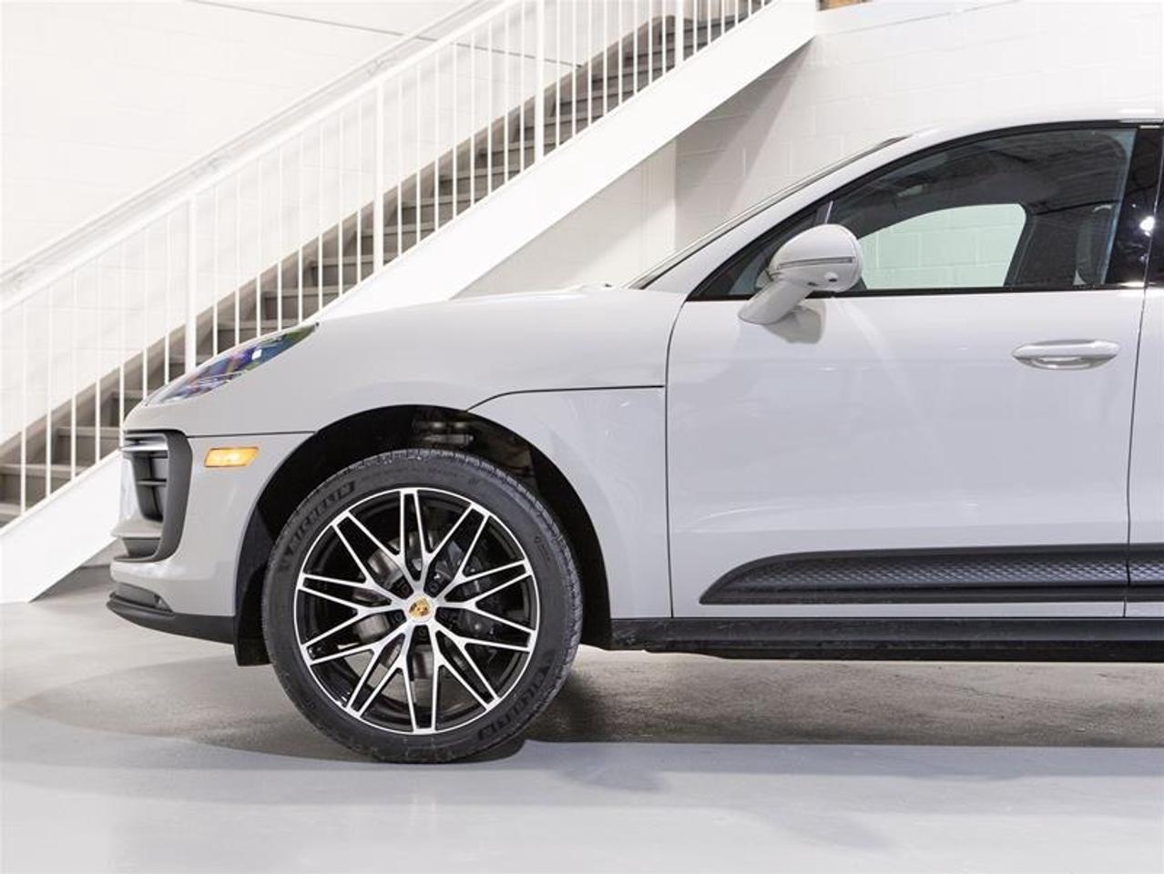 2026 Porsche Macan AWD Photo