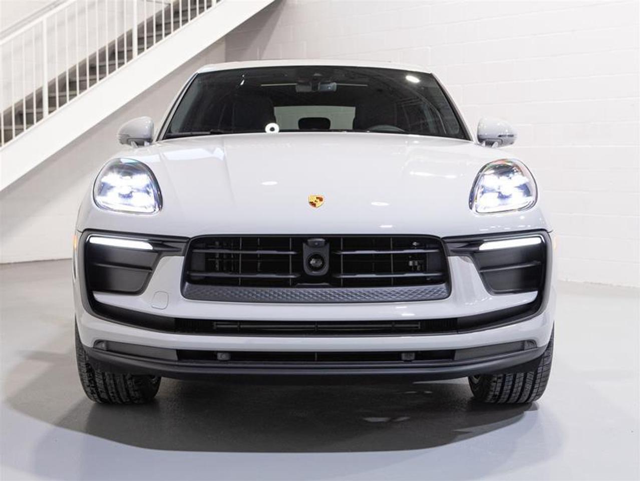 2026 Porsche Macan AWD Photo