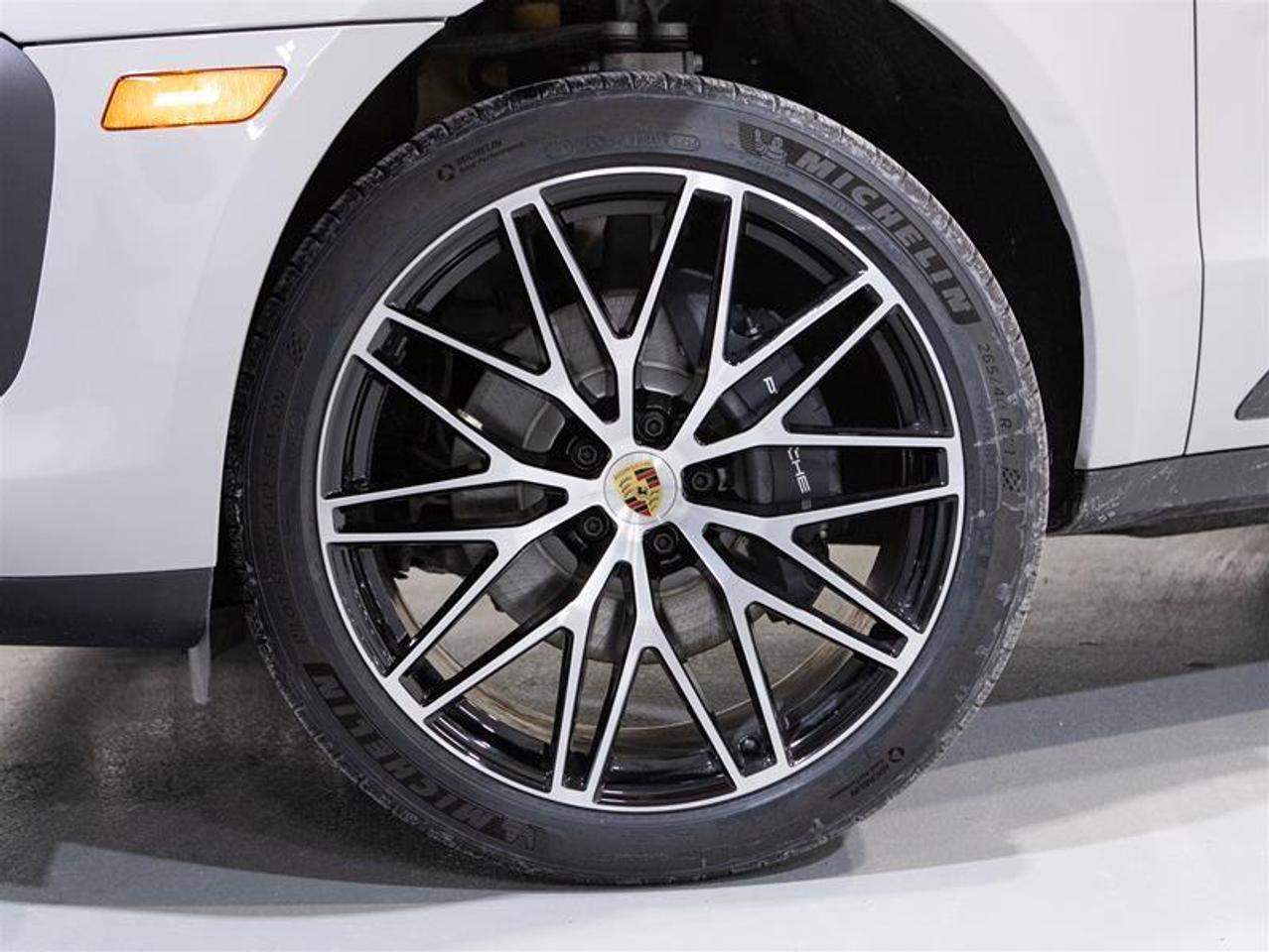 2026 Porsche Macan AWD Photo