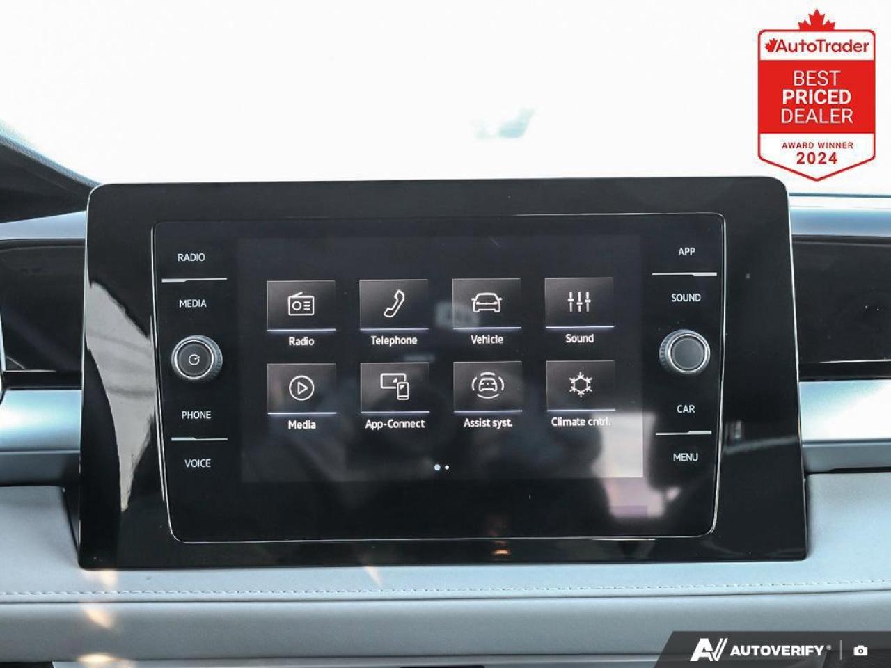 2025 Volkswagen Taos Comfortline 4dr All-Wheel Drive 4MOTION Photo