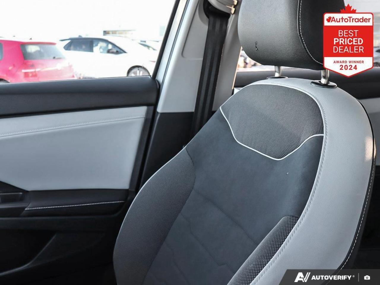 2025 Volkswagen Taos Comfortline 4dr All-Wheel Drive 4MOTION Photo