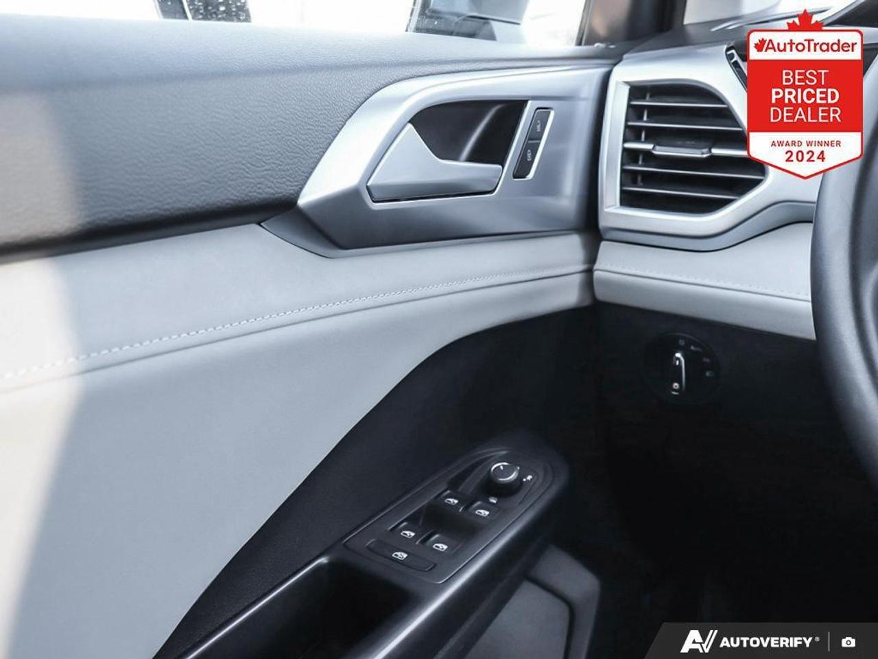 2025 Volkswagen Taos Comfortline 4dr All-Wheel Drive 4MOTION Photo