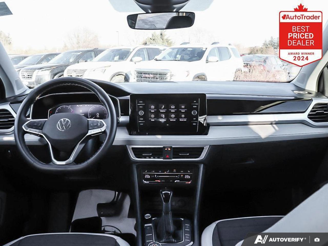 2025 Volkswagen Taos Comfortline 4dr All-Wheel Drive 4MOTION Photo