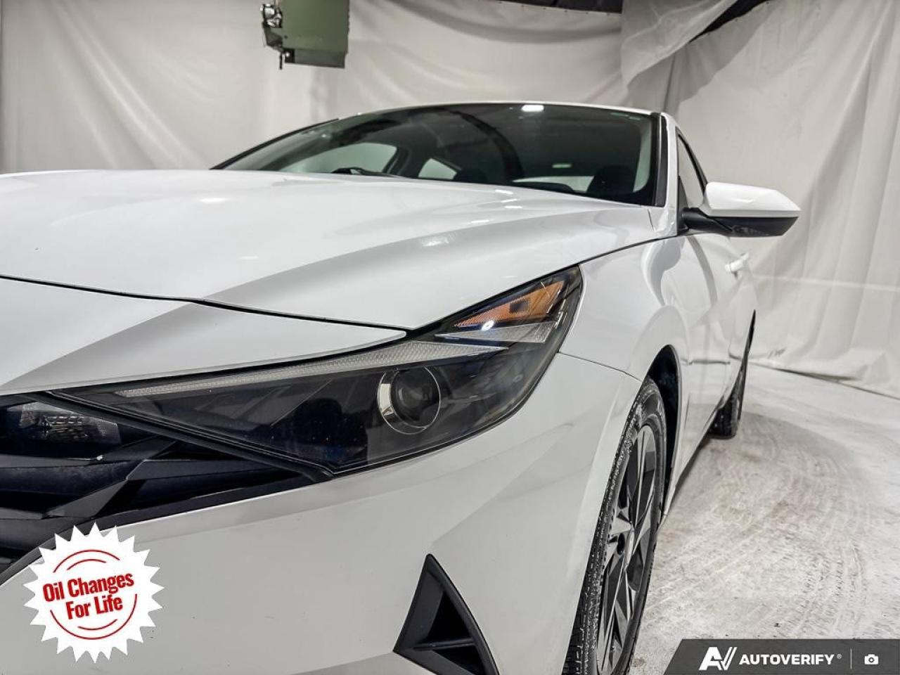 2022 Hyundai Elantra Preferred IVT Photo