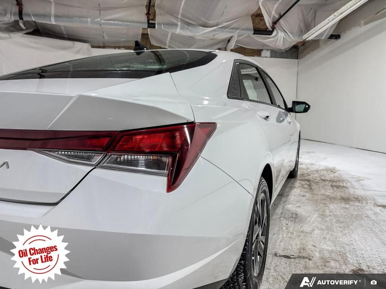 2022 Hyundai Elantra Preferred IVT Photo