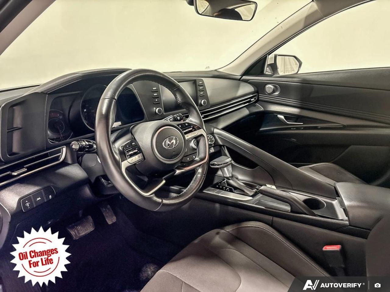 2022 Hyundai Elantra Preferred IVT Photo