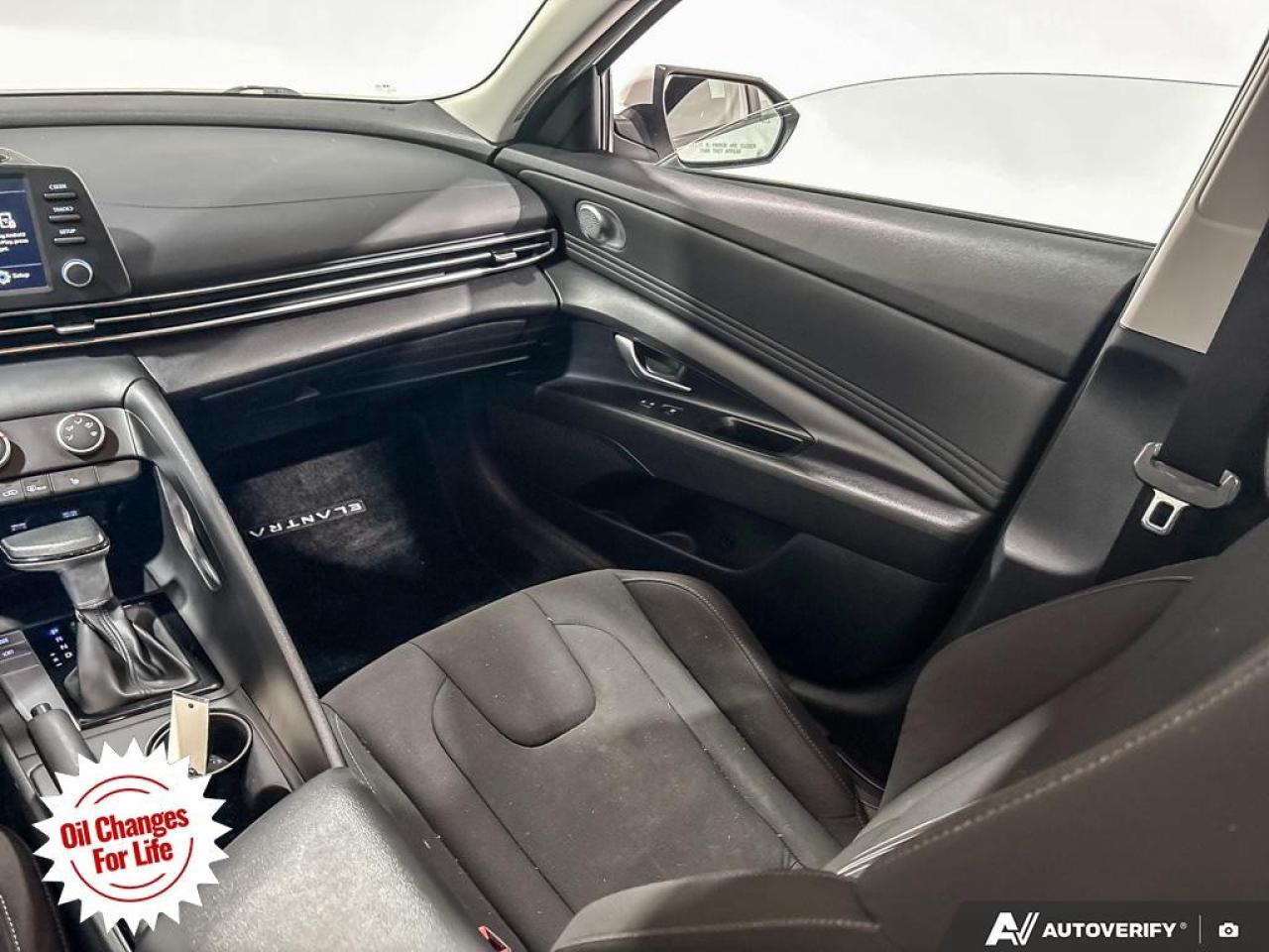 2022 Hyundai Elantra Preferred IVT Photo