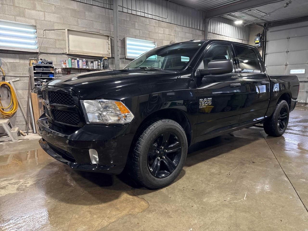 2021 RAM 1500 Classic EXPRESS 4X4 CREW CAB 5'7" BOX Photo