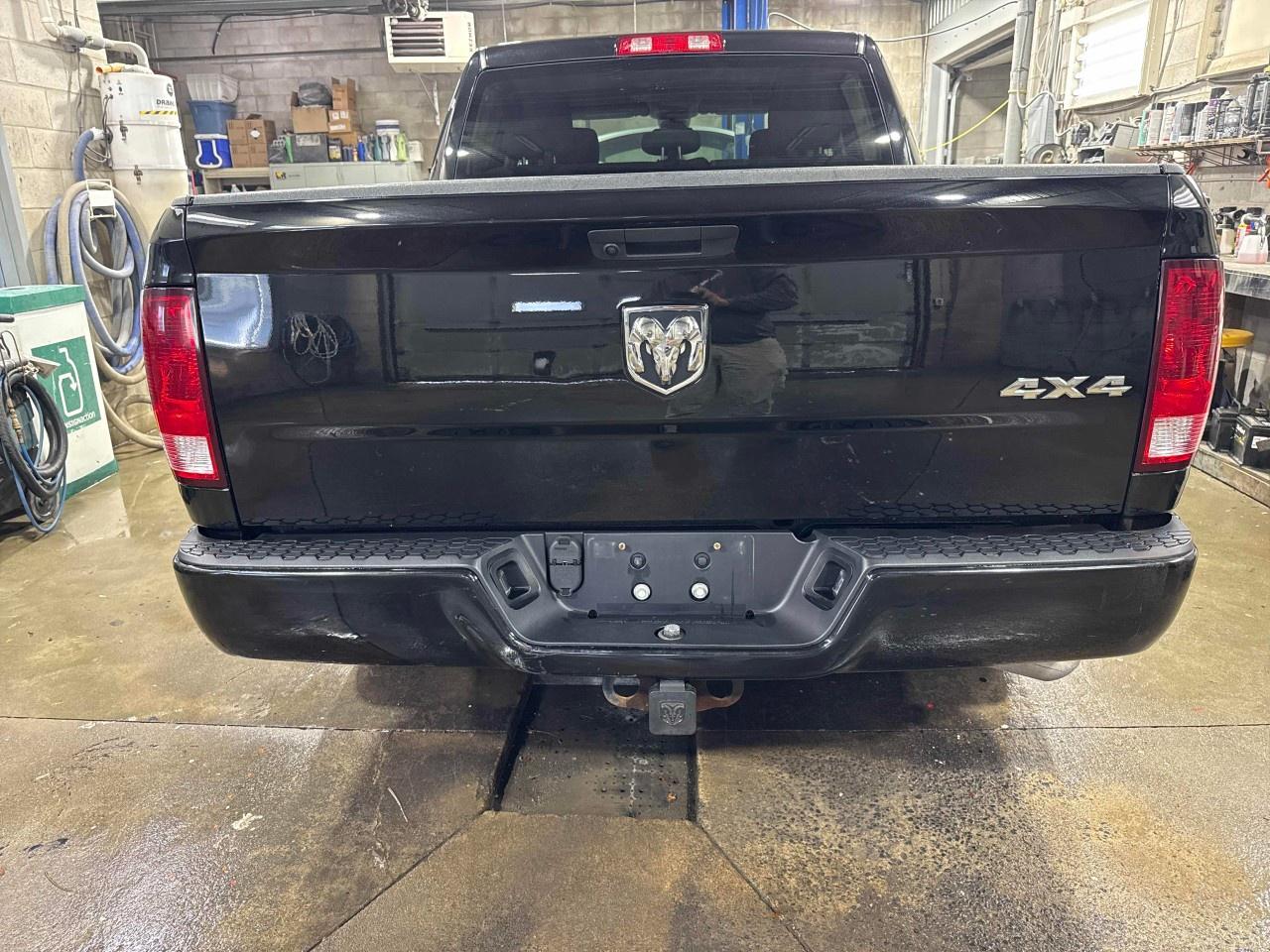 2021 RAM 1500 Classic EXPRESS 4X4 CREW CAB 5'7" BOX Photo