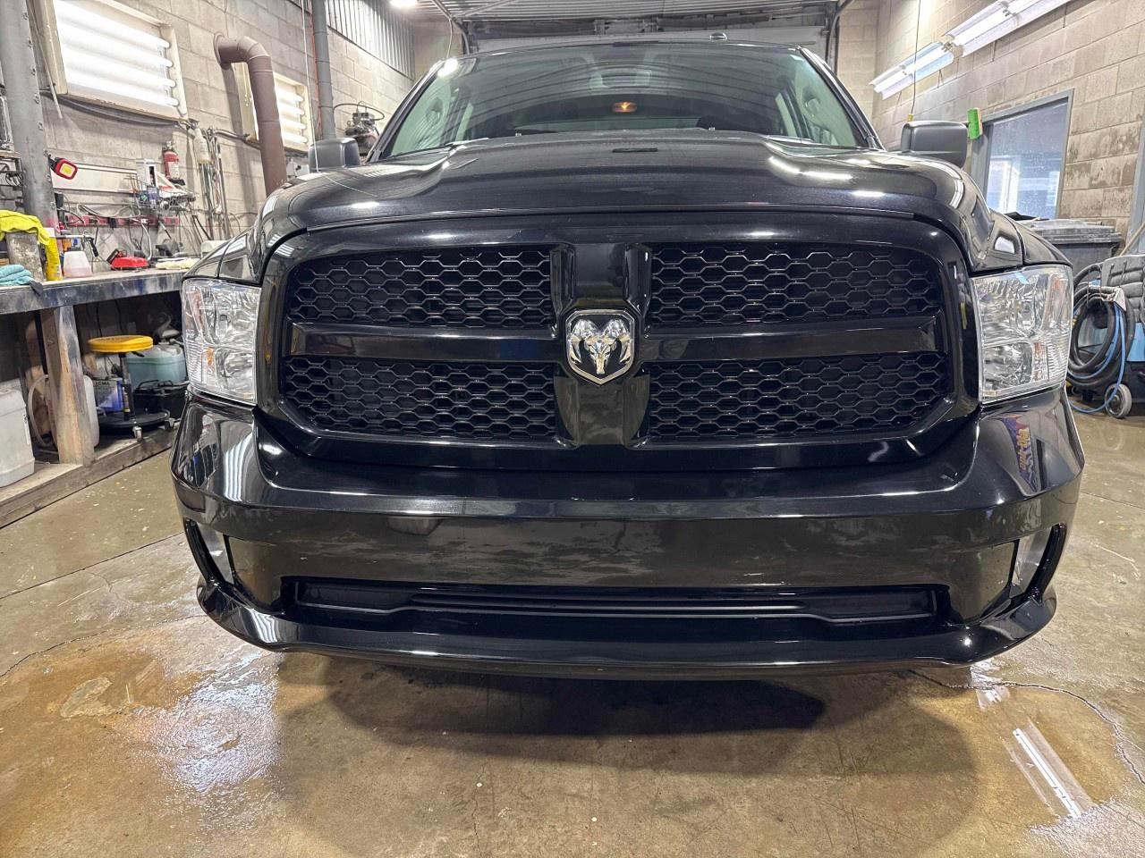 2021 RAM 1500 Classic EXPRESS 4X4 CREW CAB 5'7" BOX Photo