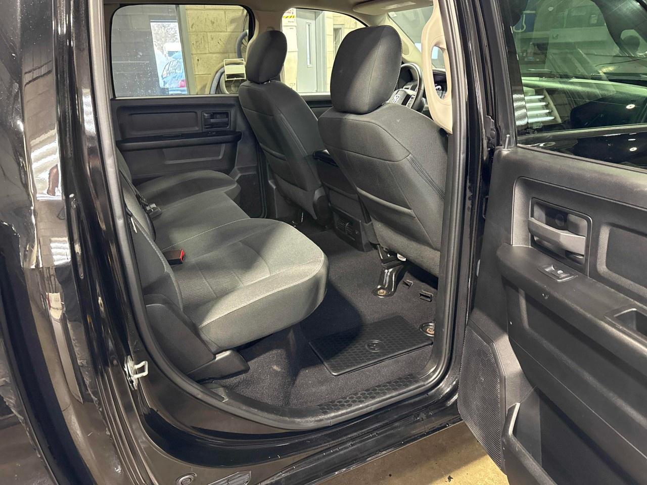 2021 RAM 1500 Classic EXPRESS 4X4 CREW CAB 5'7" BOX Photo