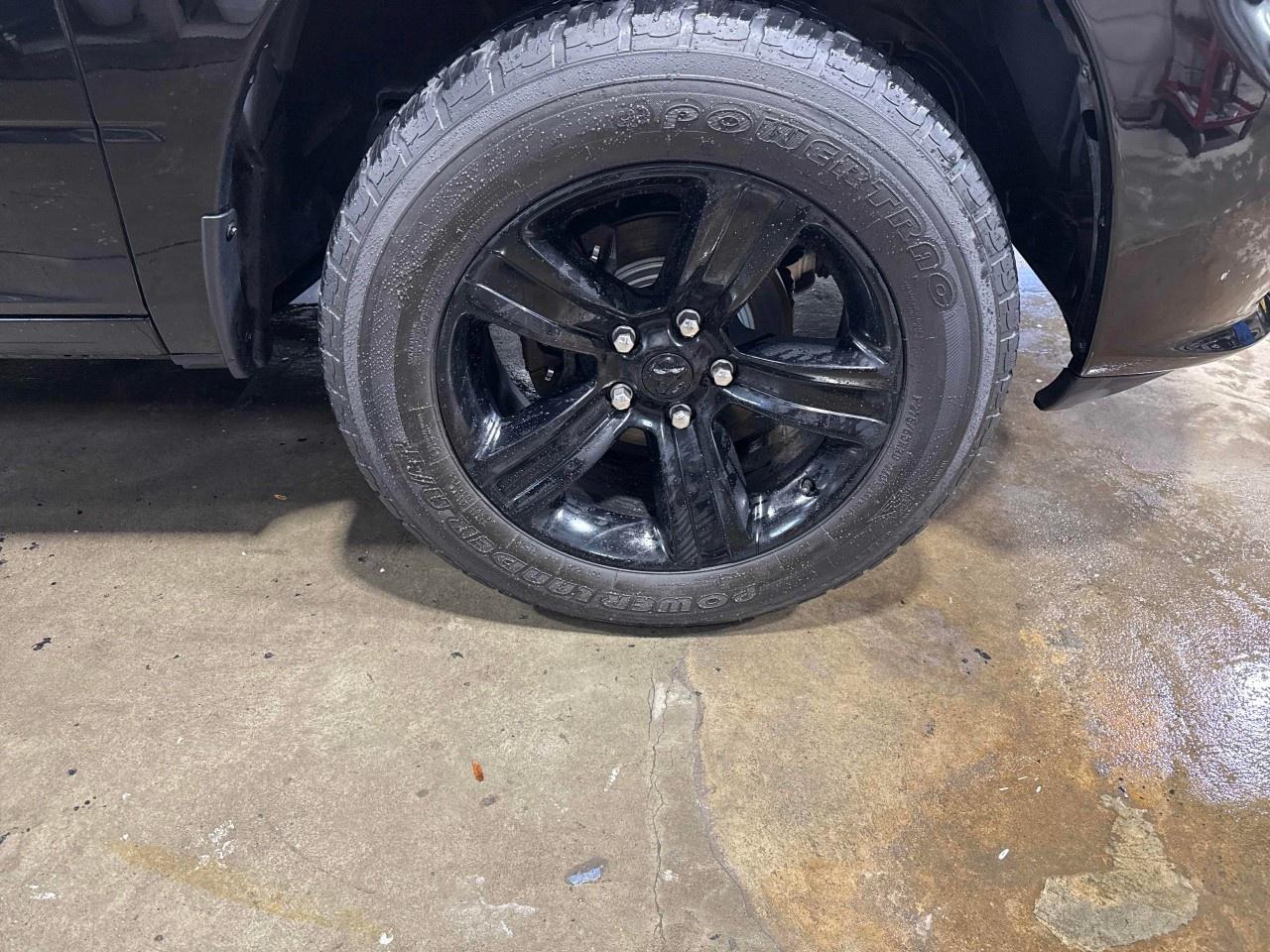 2021 RAM 1500 Classic EXPRESS 4X4 CREW CAB 5'7" BOX Photo