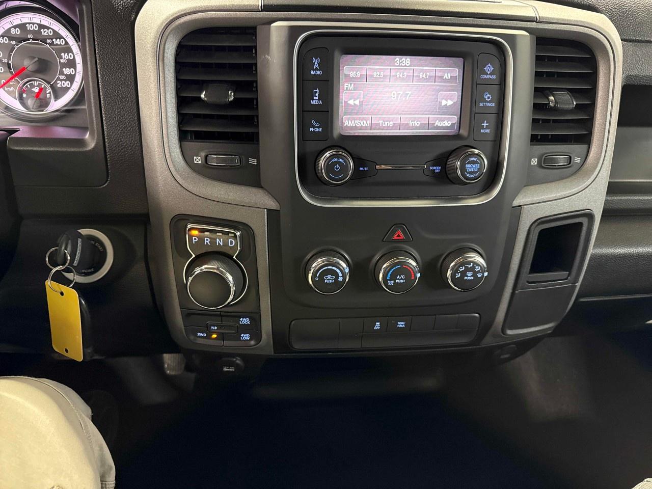 2021 RAM 1500 Classic EXPRESS 4X4 CREW CAB 5'7" BOX Photo