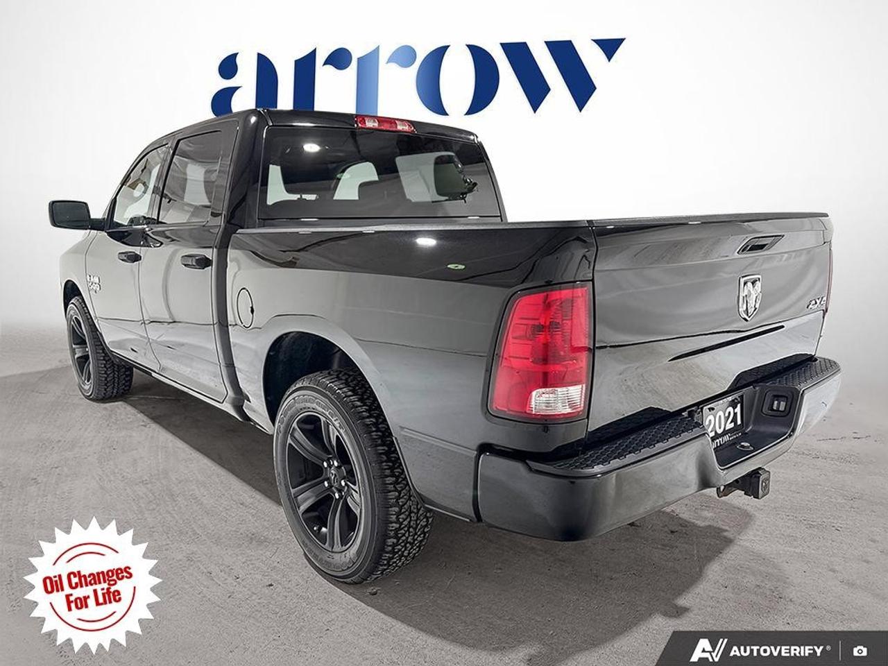 2021 RAM 1500 Classic EXPRESS 4X4 CREW CAB 5'7" BOX Photo