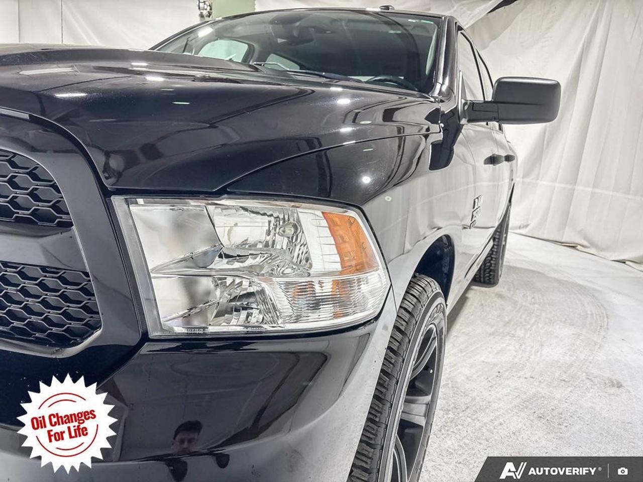 2021 RAM 1500 Classic EXPRESS 4X4 CREW CAB 5'7" BOX Photo