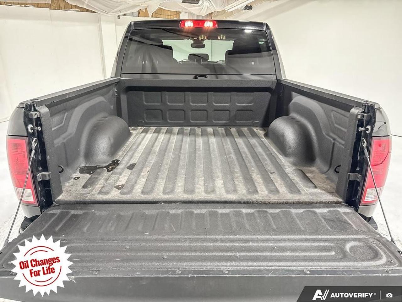 2021 RAM 1500 Classic EXPRESS 4X4 CREW CAB 5'7" BOX Photo