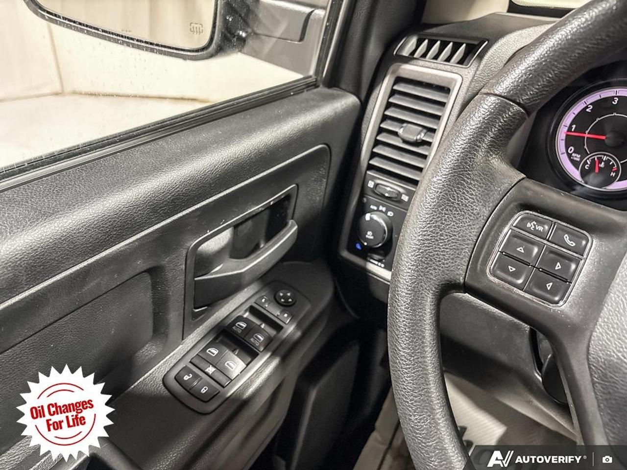 2021 RAM 1500 Classic EXPRESS 4X4 CREW CAB 5'7" BOX Photo