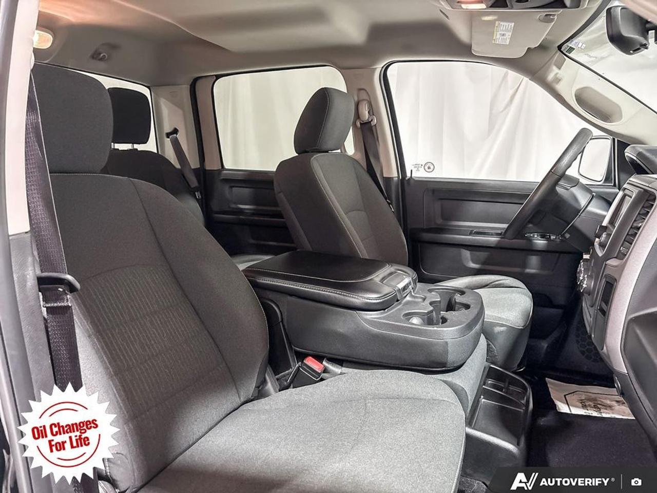 2021 RAM 1500 Classic EXPRESS 4X4 CREW CAB 5'7" BOX Photo