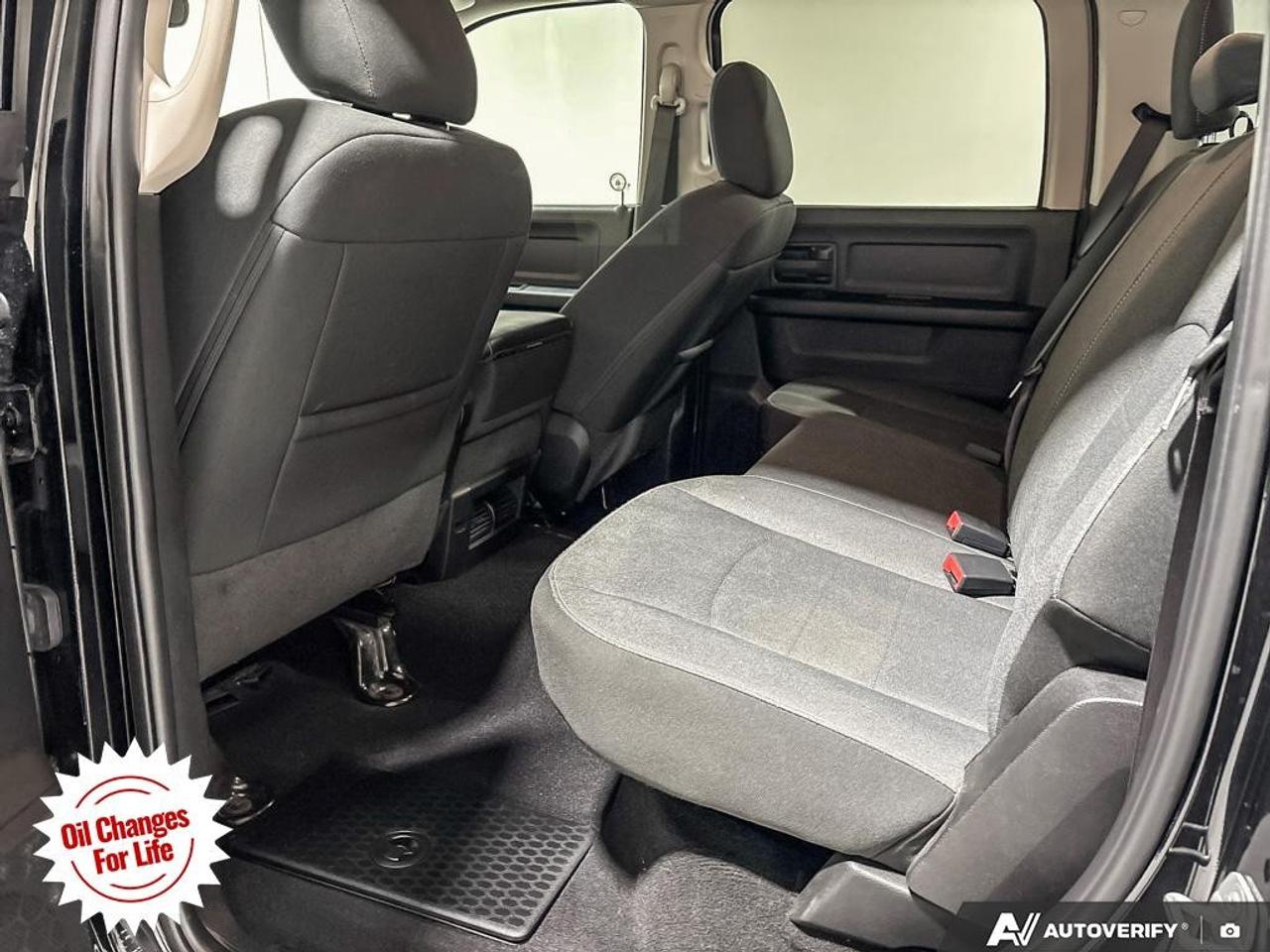 2021 RAM 1500 Classic EXPRESS 4X4 CREW CAB 5'7" BOX Photo