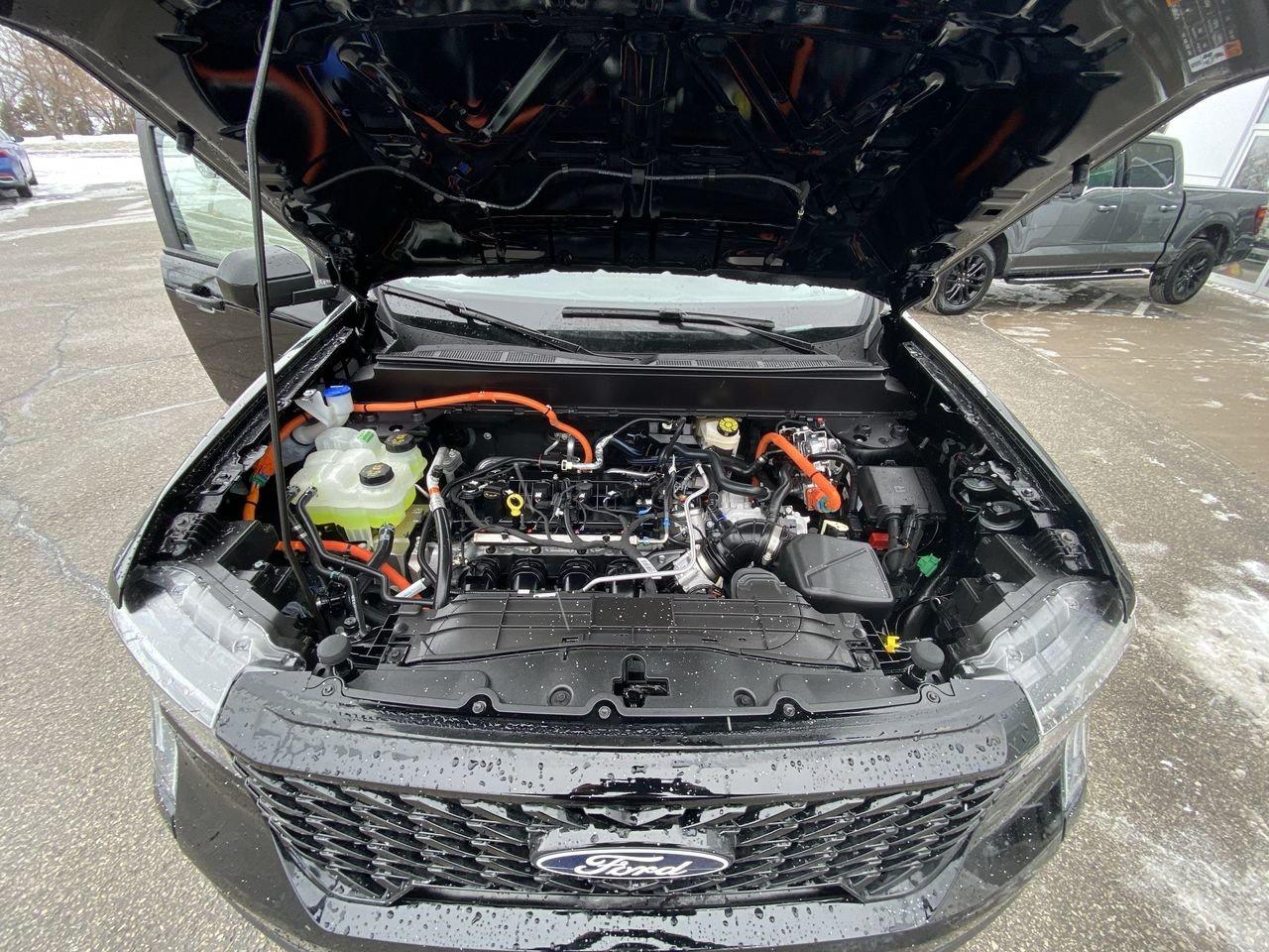 2026 Ford Maverick Hybrid Lariat Photo