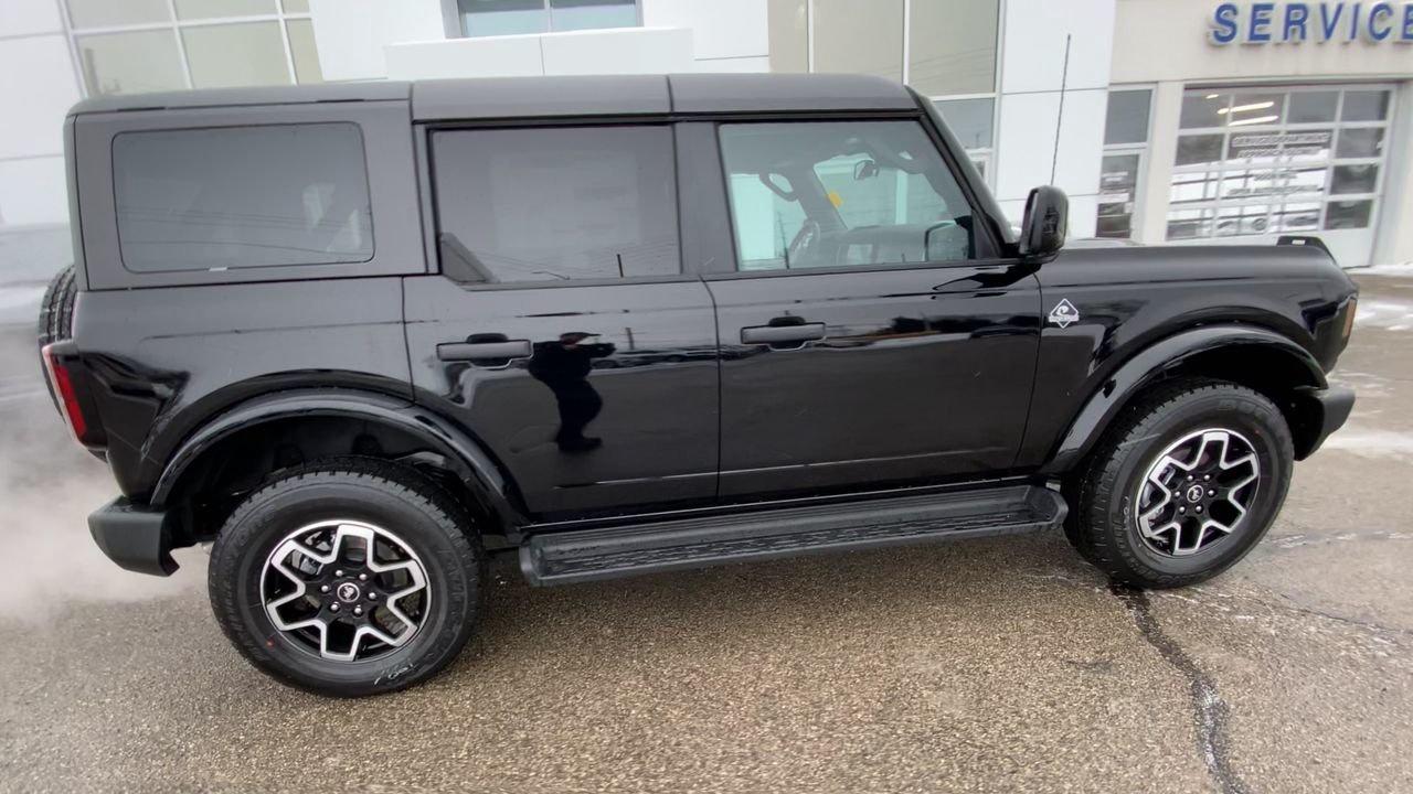 2026 Ford Bronco 4 Door Outer Banks Photo