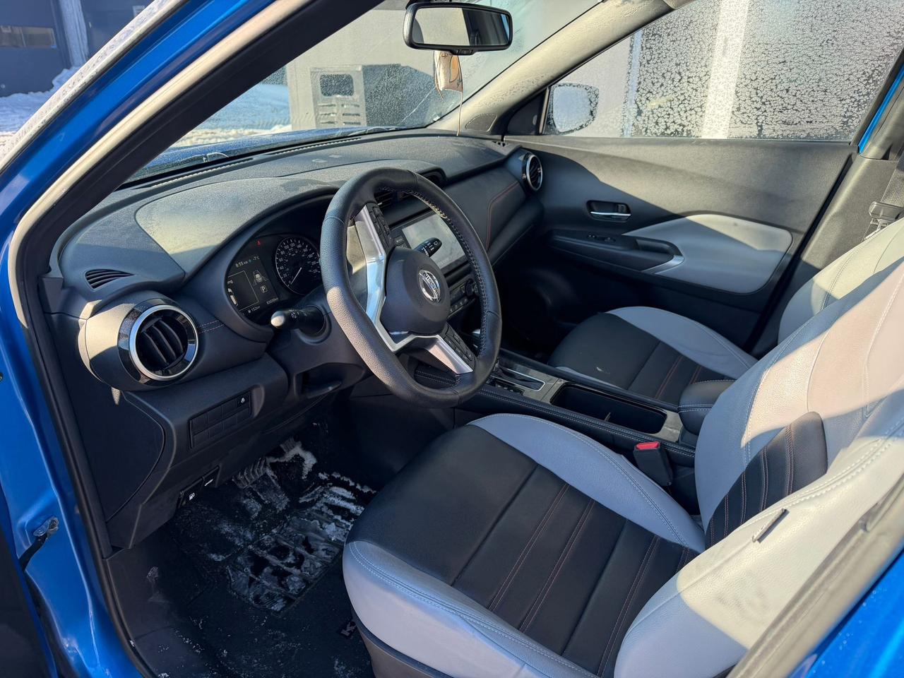 2021 Nissan Kicks SR 4dr Front-Wheel Drive Photo3