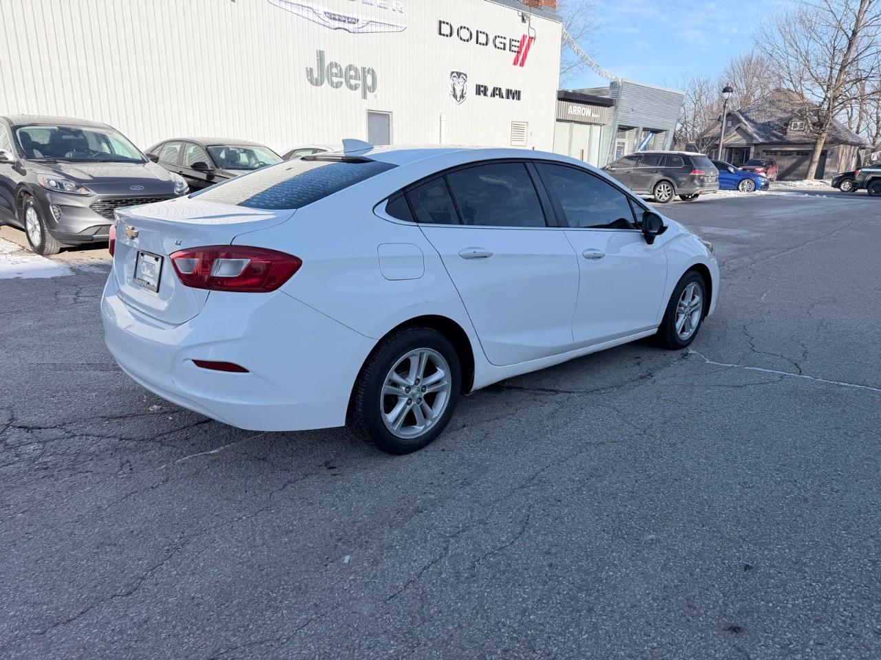 2016 Chevrolet Cruze 4DR SDN AUTO LT Photo