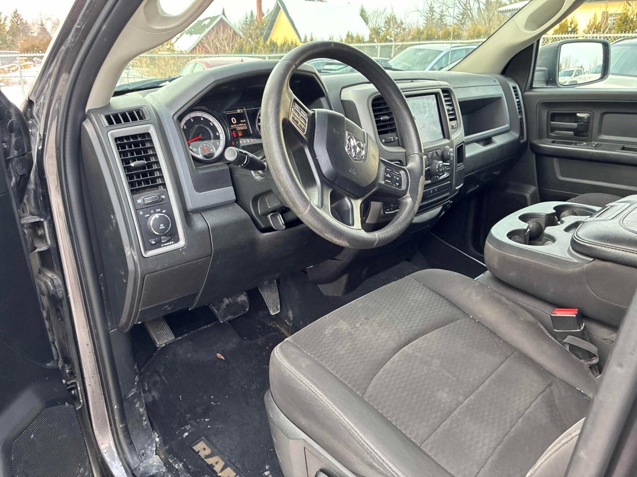 2019 RAM 1500 Classic EXPRESS 4X4 CREW CAB 5'7" BOX Photo