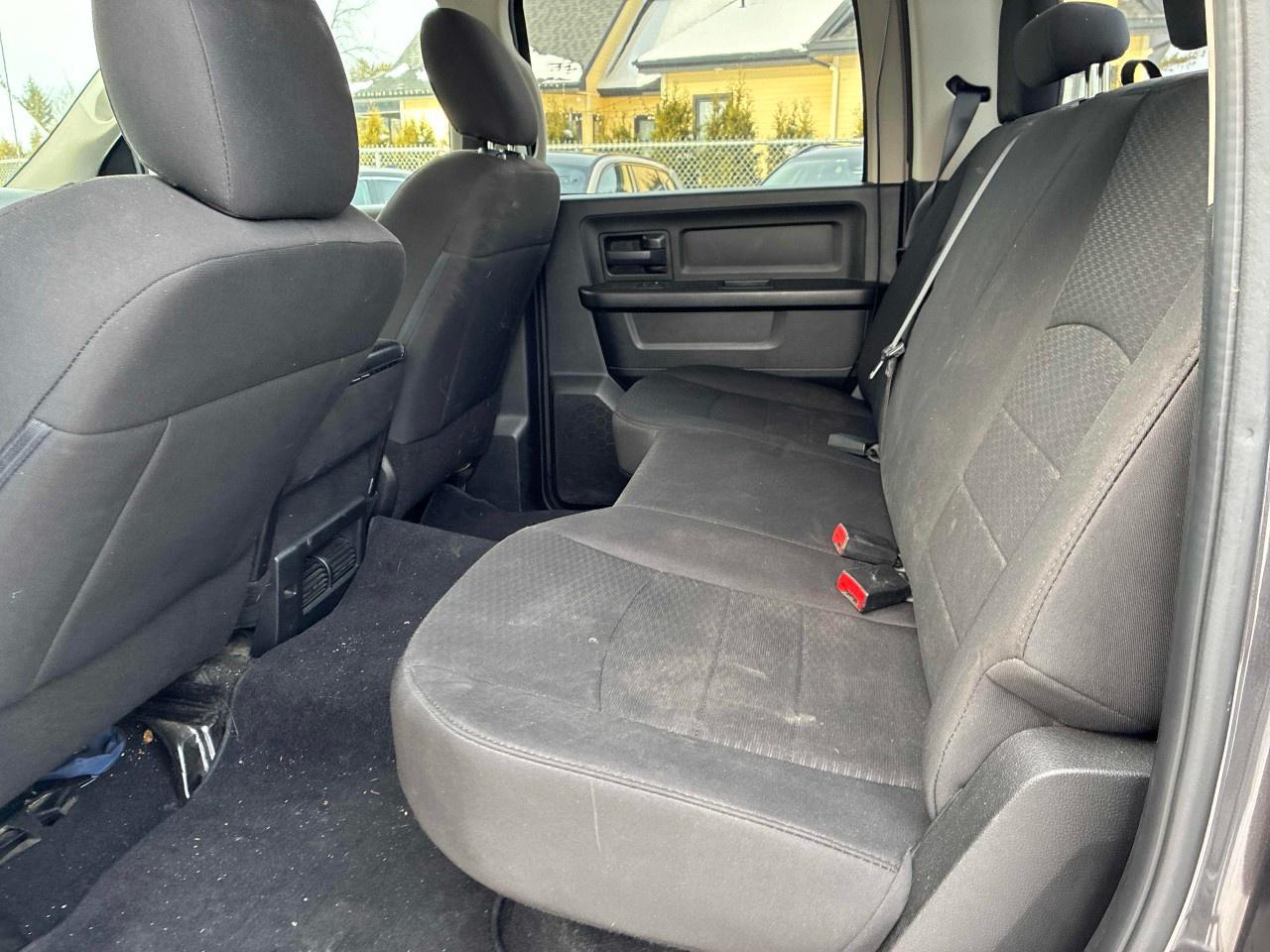 2019 RAM 1500 Classic EXPRESS 4X4 CREW CAB 5'7" BOX Photo