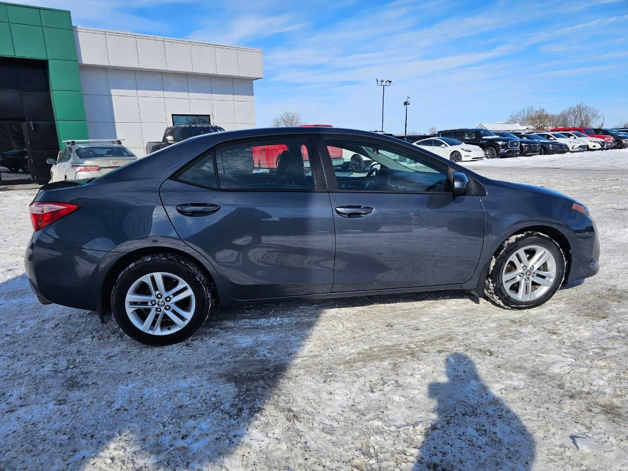 2019 Toyota Corolla LE (CVTi-S) 4dr Sedan Photo3