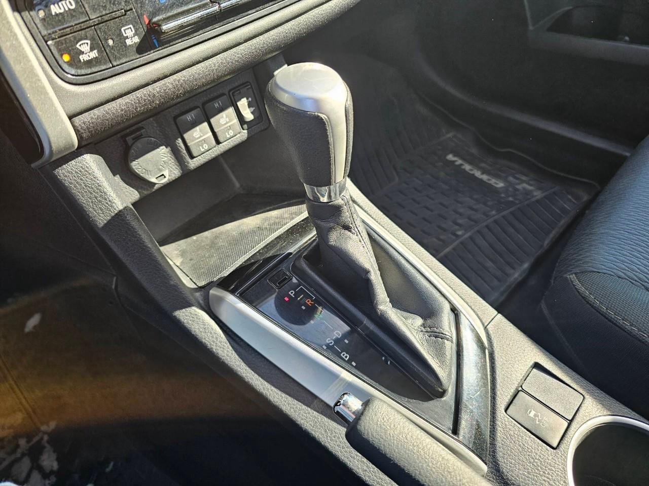 2019 Toyota Corolla LE (CVTi-S) 4dr Sedan Photo