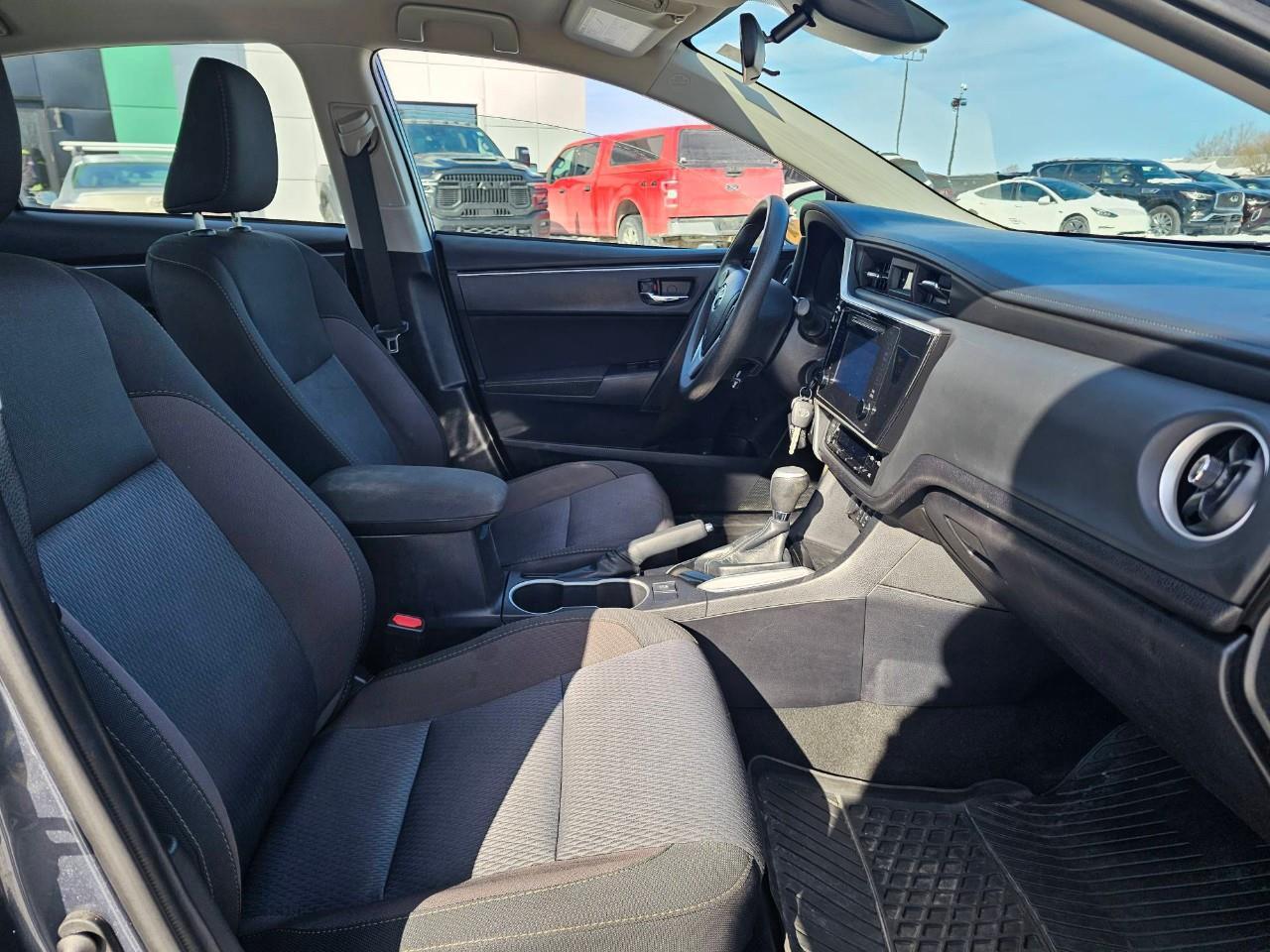 2019 Toyota Corolla LE (CVTi-S) 4dr Sedan Photo