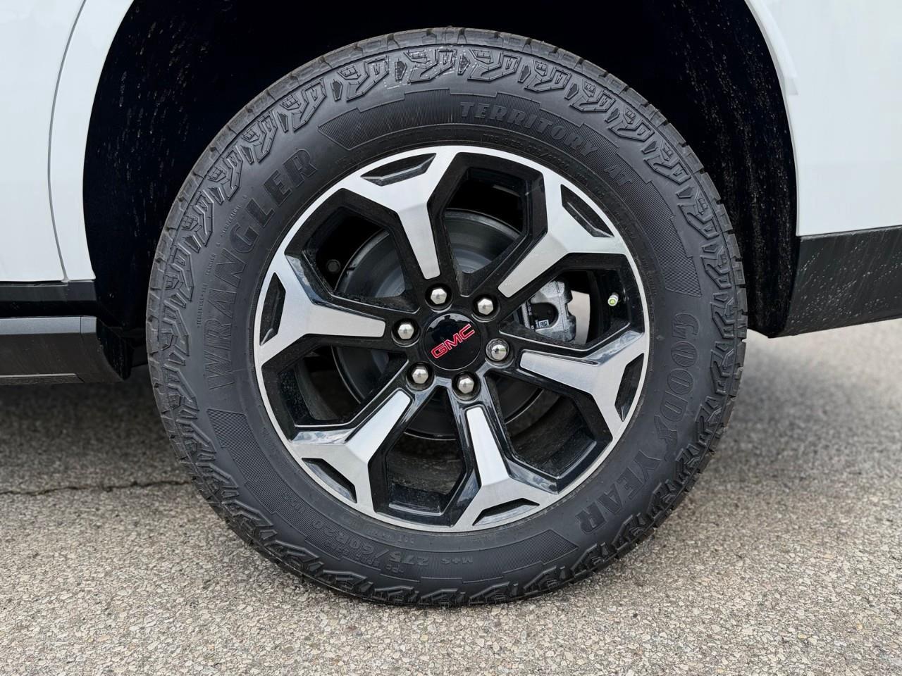 2026 GMC Yukon AT4 4dr 4x4 Photo
