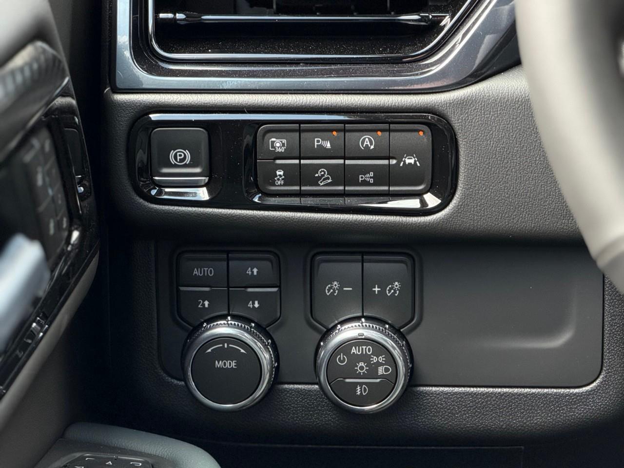2026 GMC Yukon AT4 4dr 4x4 Photo
