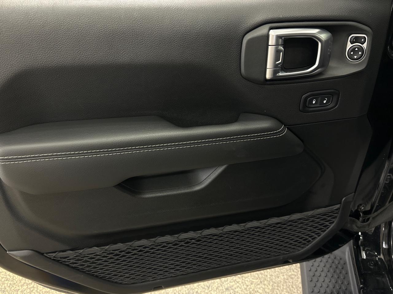 2023 Jeep Wrangler SAHARA 4DR 4X4 Photo