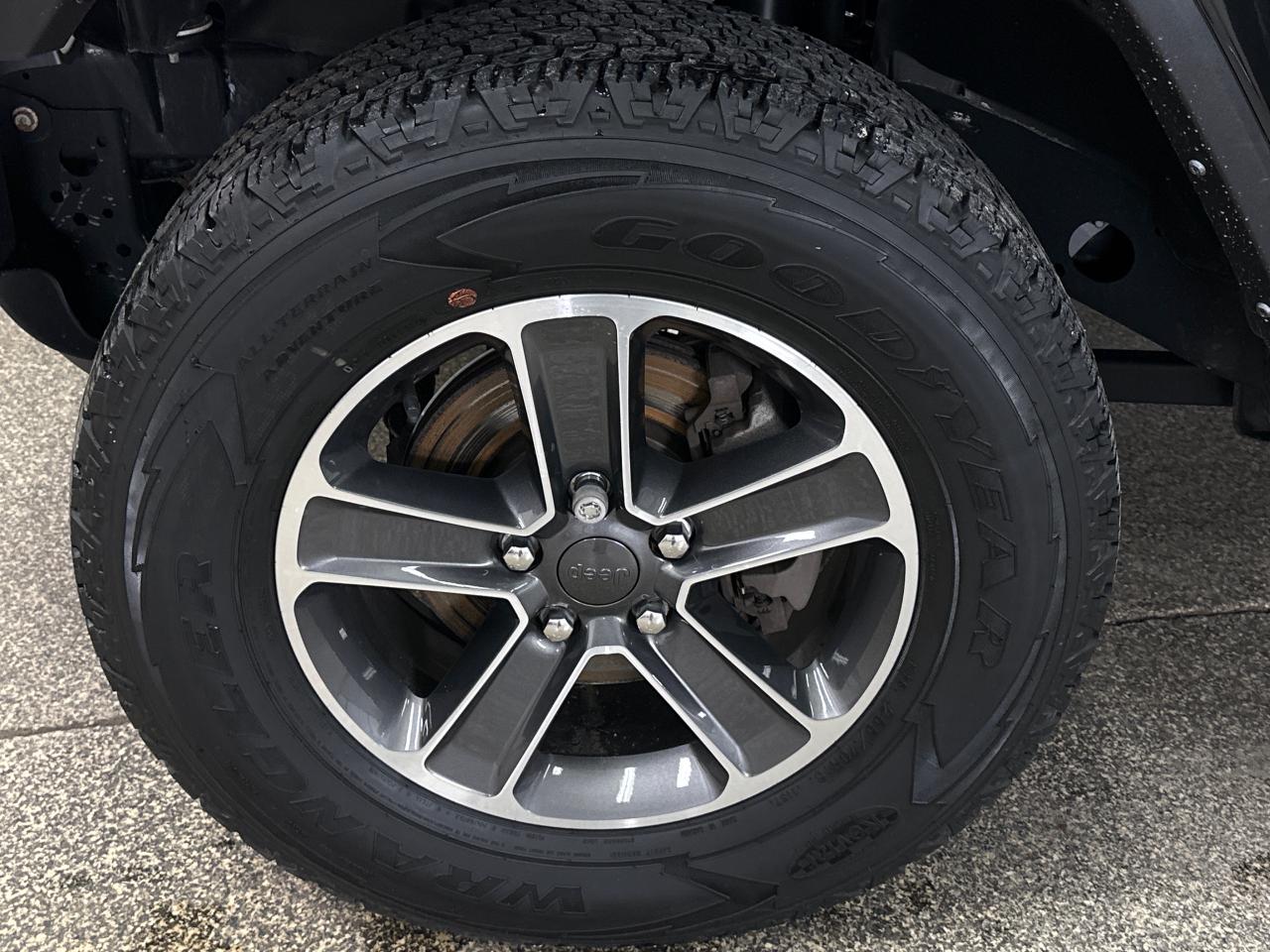 2023 Jeep Wrangler SAHARA 4DR 4X4 Photo