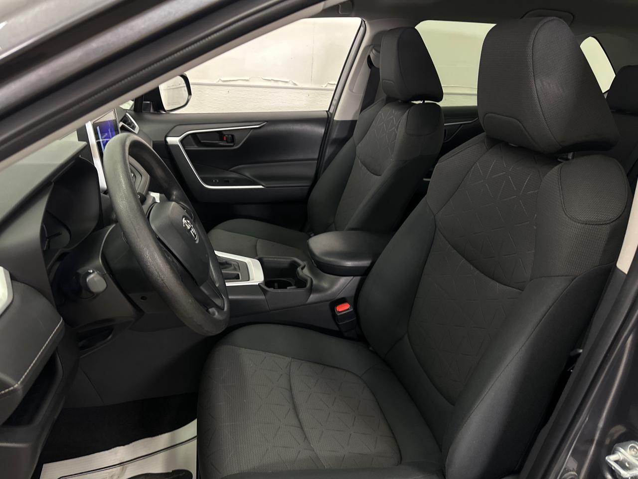 2023 Toyota RAV4 LE 4dr All-wheel Drive Photo