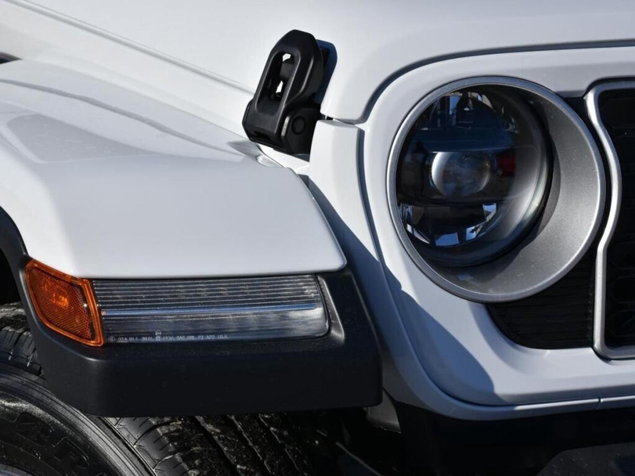 2025 Jeep Wrangler SAHARA   TECH GROUP   SAFETY GROUP   TRAILER TOW Photo