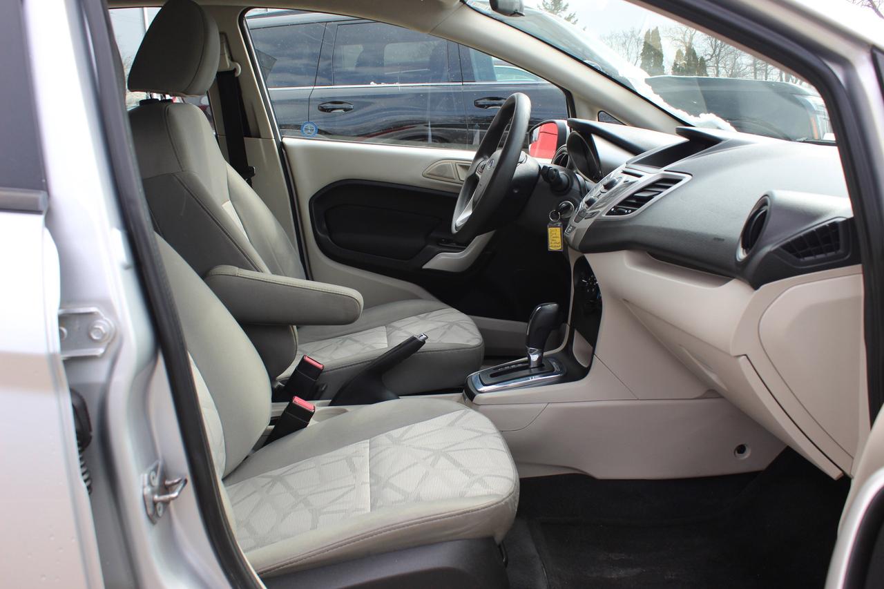 2013 Ford Fiesta SE Photo