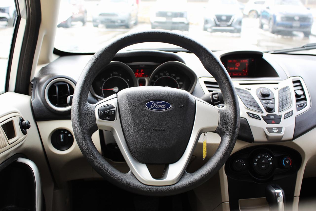 2013 Ford Fiesta SE Photo