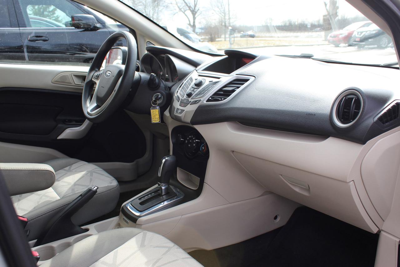 2013 Ford Fiesta SE Photo