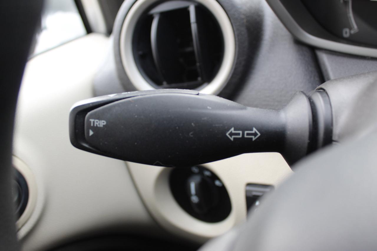 2013 Ford Fiesta SE Photo