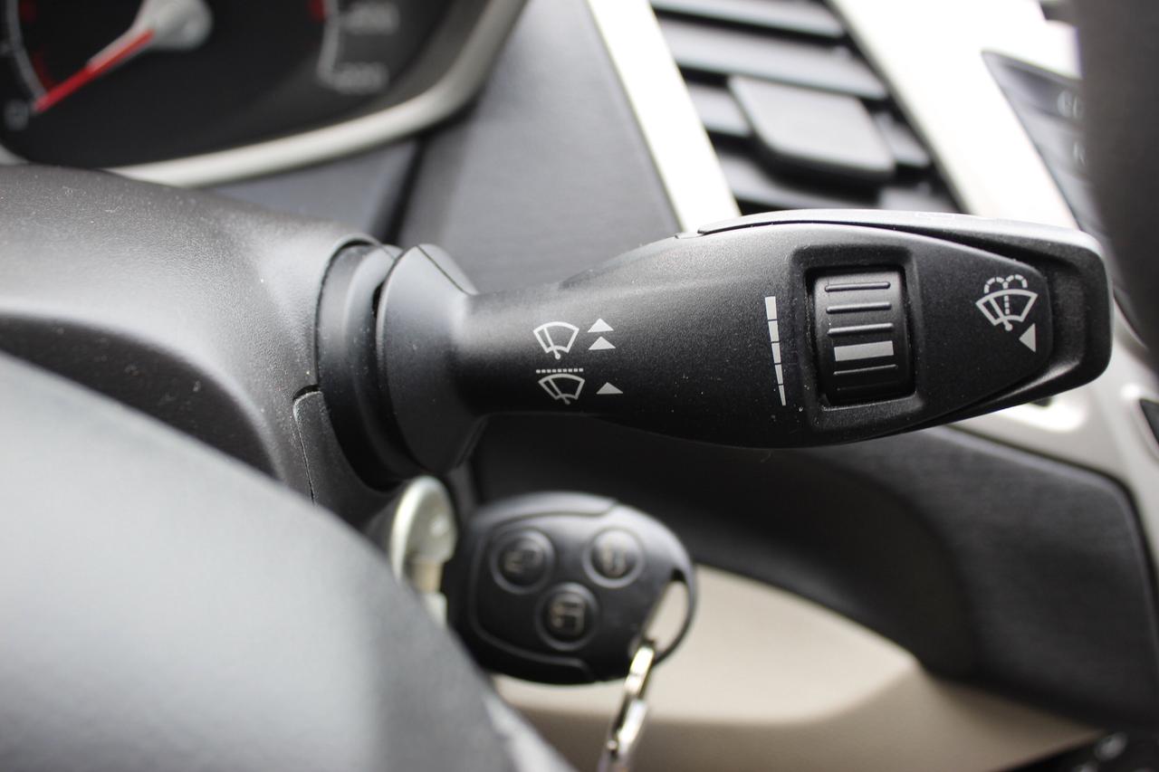 2013 Ford Fiesta SE Photo