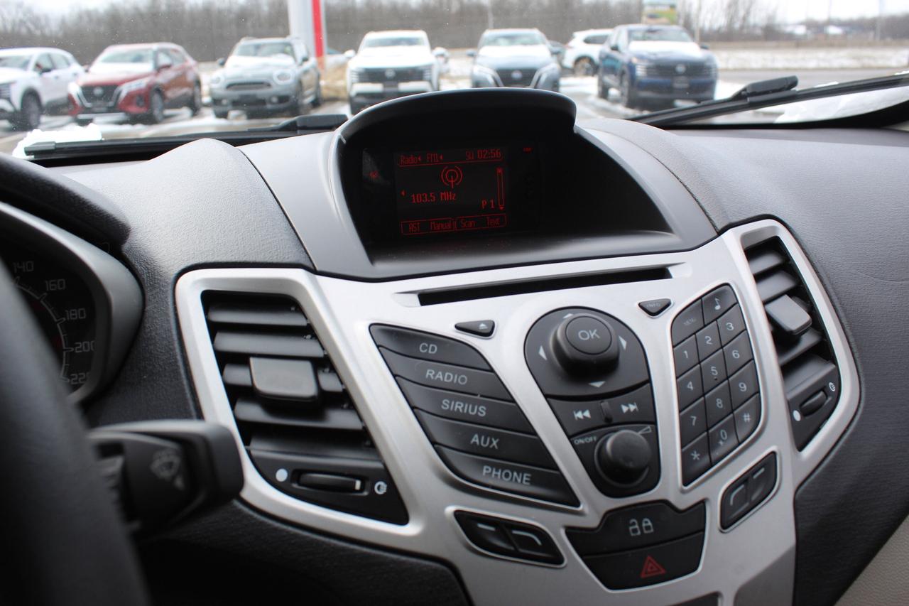 2013 Ford Fiesta SE Photo