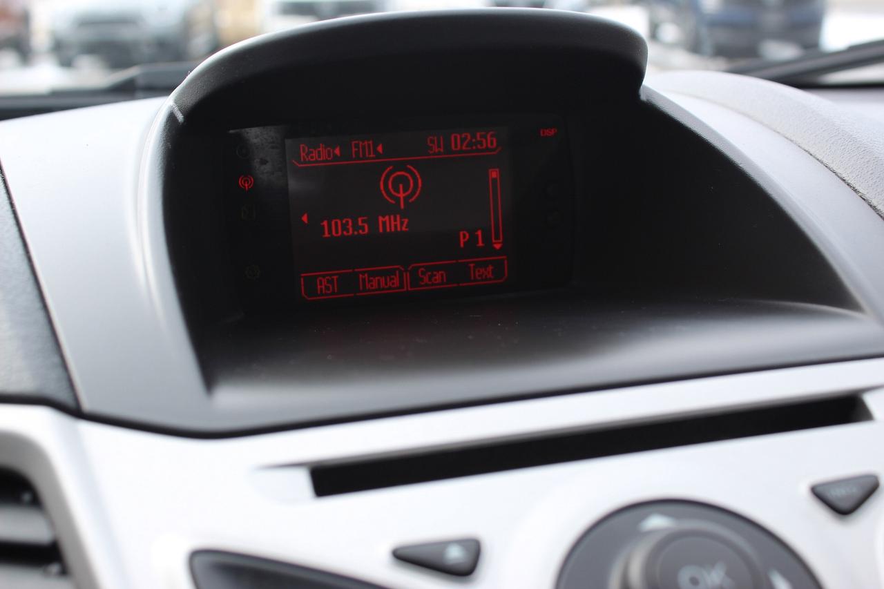 2013 Ford Fiesta SE Photo