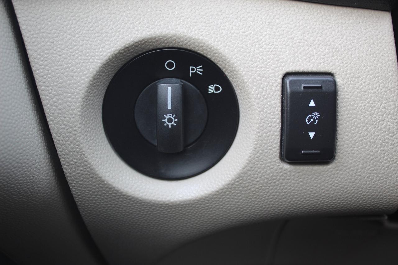 2013 Ford Fiesta SE Photo