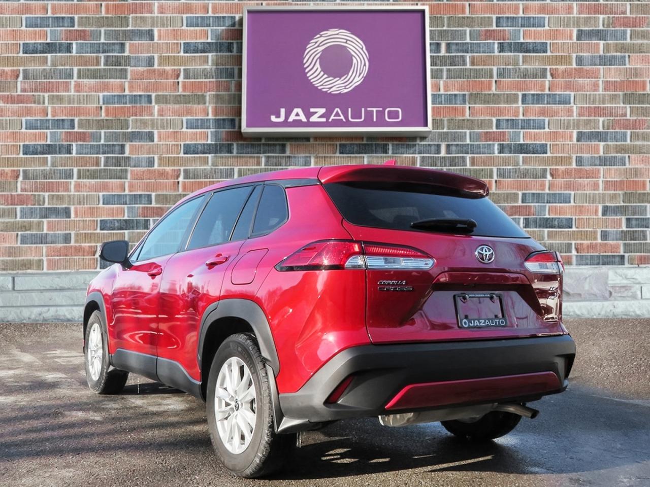 2024 Toyota Corolla Cross LE AWD Photo4