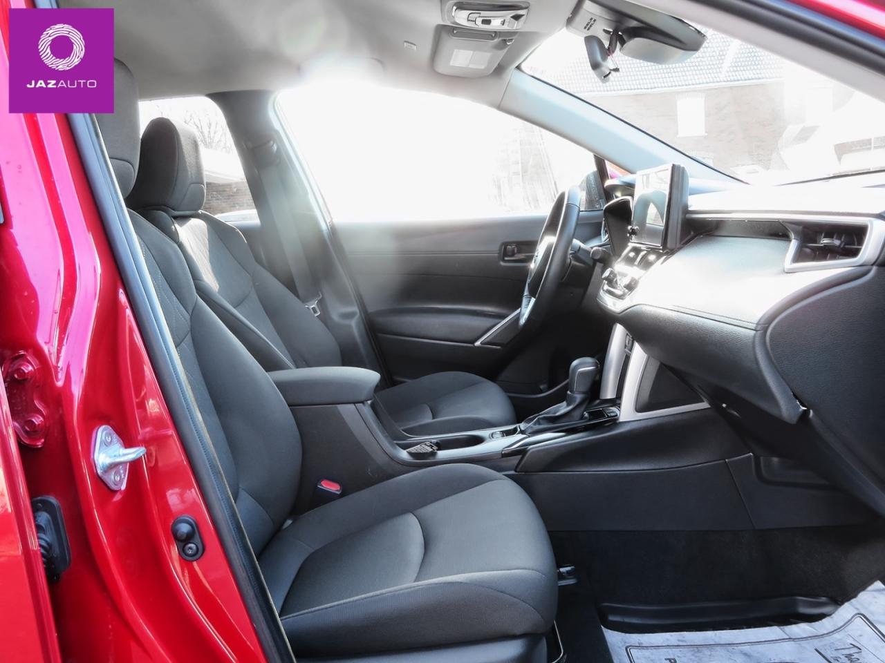 2024 Toyota Corolla Cross LE AWD Photo